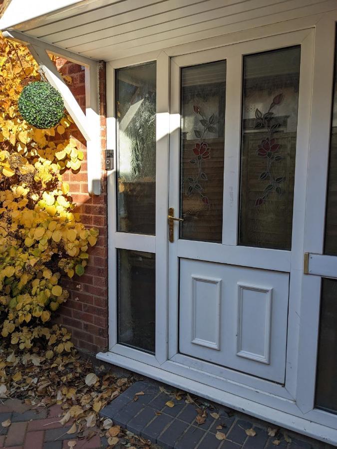 Contractors, Relocators, Free Parking, Wifi, Smart Tvs Apartment Marston Green Exterior photo