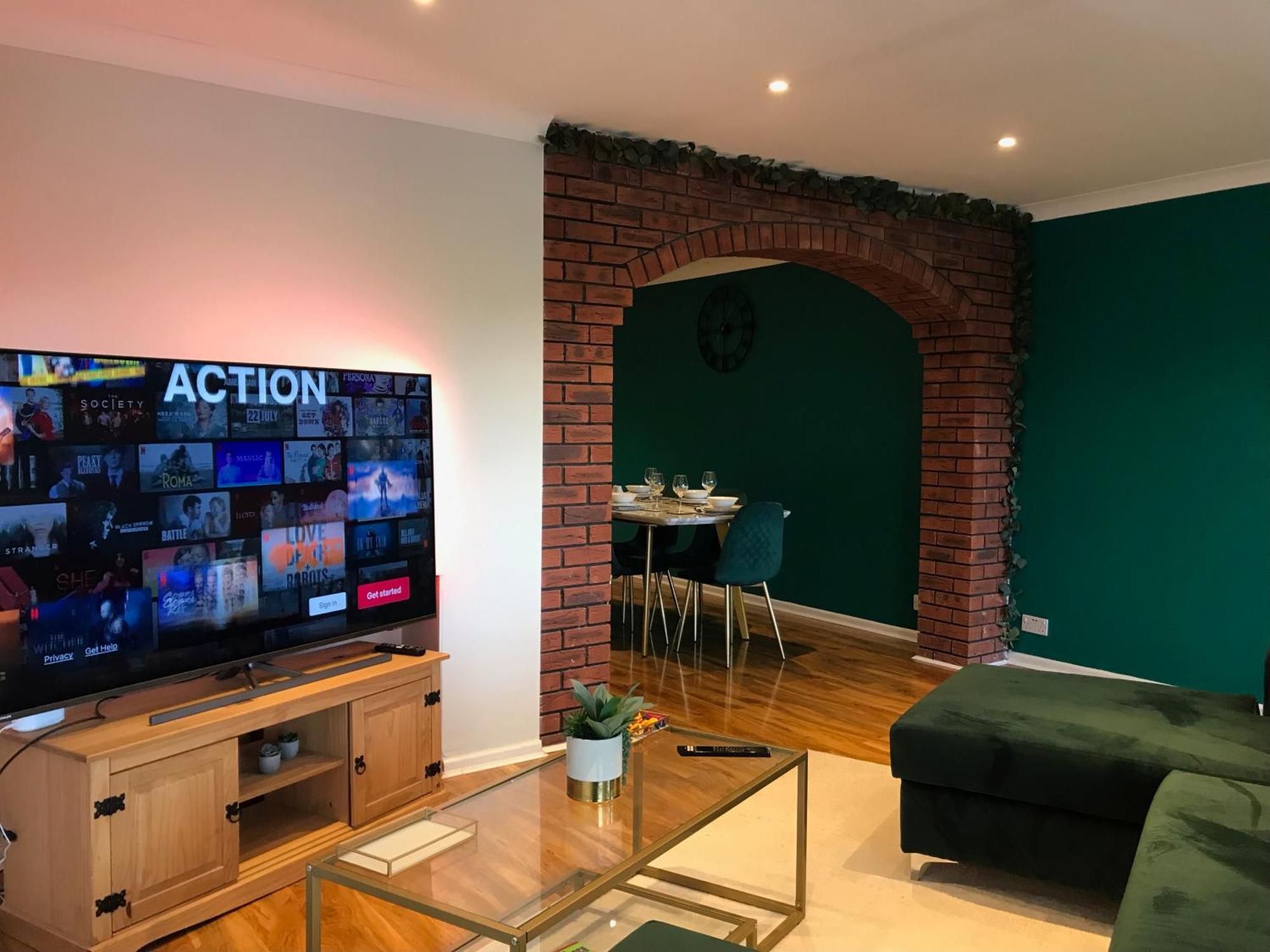 Contractors, Relocators, Free Parking, Wifi, Smart Tvs Apartment Marston Green Exterior photo